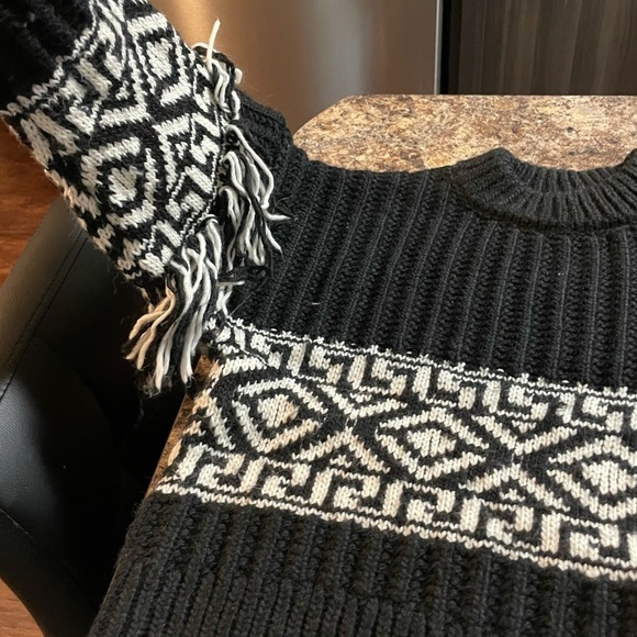 H&M Sweaters - H&M Bohemian Craft Sweater. Worn once. XS